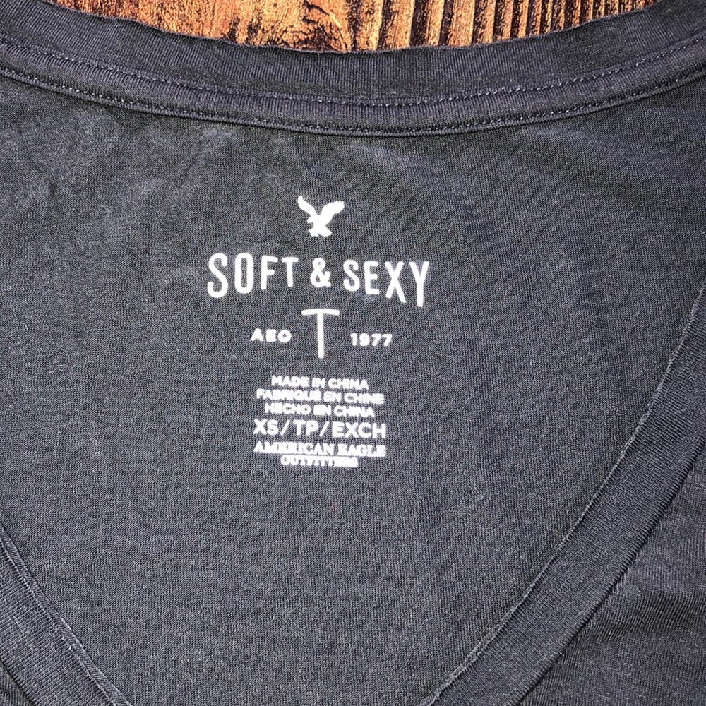 V-neck tee - Picture 2 of 3